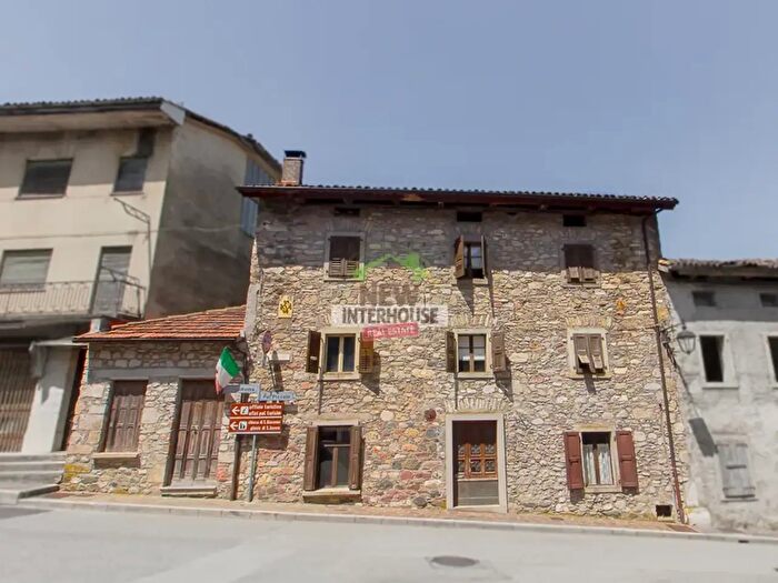 Appartamento con 8 locali in vendita in Via Pal Piccolo, Paluzza