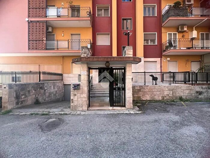 Appartamento trilocale in affitto in Via Achille Grandi, Brindisi