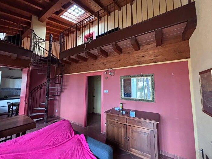 Casa con 9 locali in affitto in Via Isonzo, Cadeo