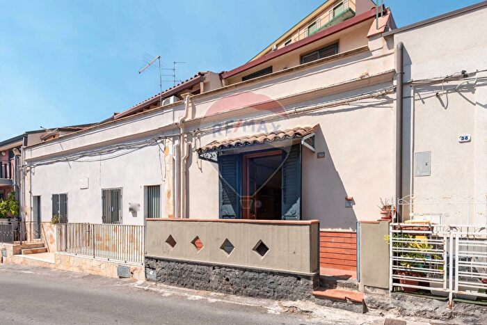 Casa con 10 locali in vendita in Via Sebastiano Catania, Catania