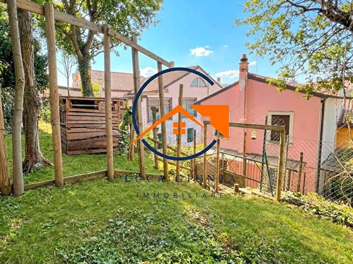 Casa con 5 locali in vendita in Lungadige Attiraglio, Pindemonte, Verona