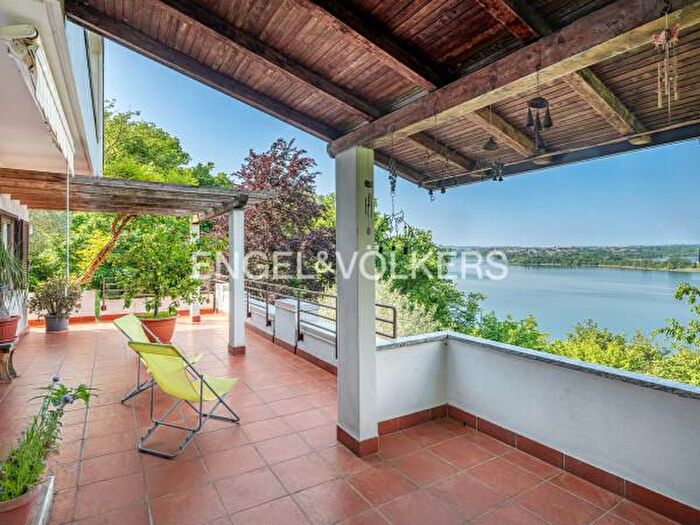 Casa con 6 locali in vendita in Galbiate