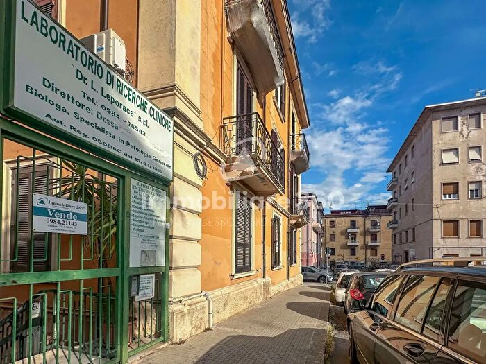 Appartamento con 6 locali in vendita in Via Brenta, Cosenza