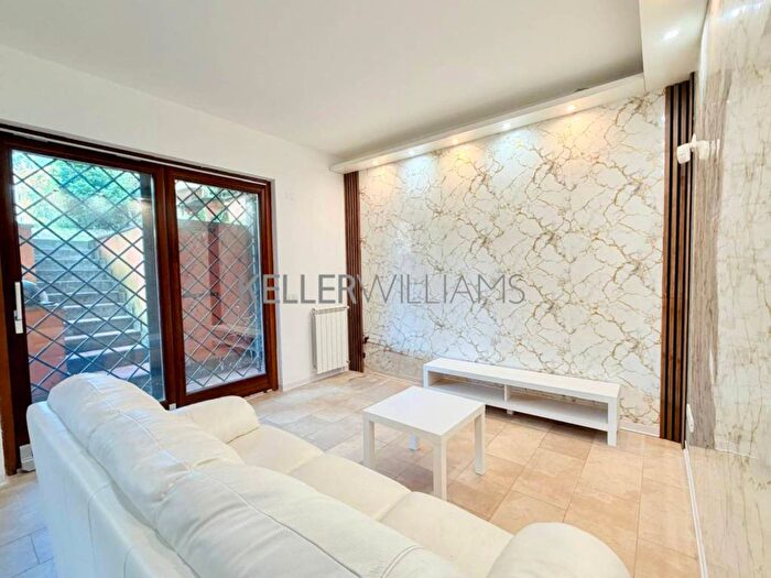 Appartamento trilocale in affitto in Via Giulio Pittarelli, Casal Lumbroso, Roma