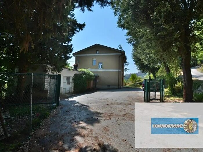 Casa con 5 locali in vendita in Cda Santo Stefano, Macerata