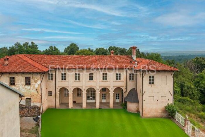 Casa con 6 locali in vendita in Frazione San Giovanni a, Cherasco