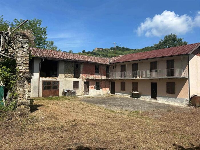 Casa con 11 locali in vendita in Località Cuba Mango Cuneo, Mango
