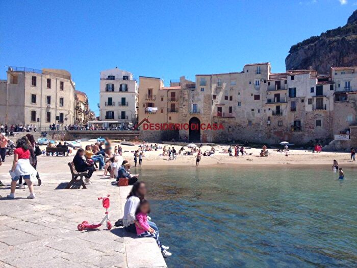 Appartamento bilocale in affitto in Via Vittorio Emanuele, Centro, Cefalù