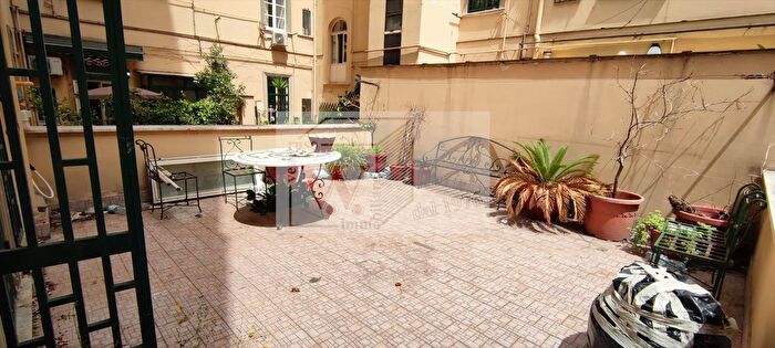 Appartamento con 5 locali in vendita in Piazza Principe Umberto, Napoli