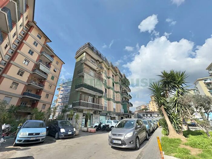 Appartamento trilocale in vendita in Via Consalvo h, Napoli