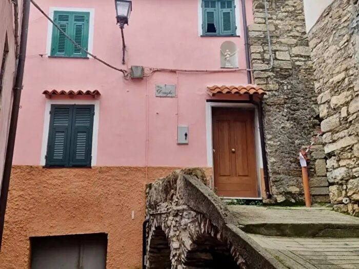 Casa con 10 locali in vendita in Via Draghi, Caravonica