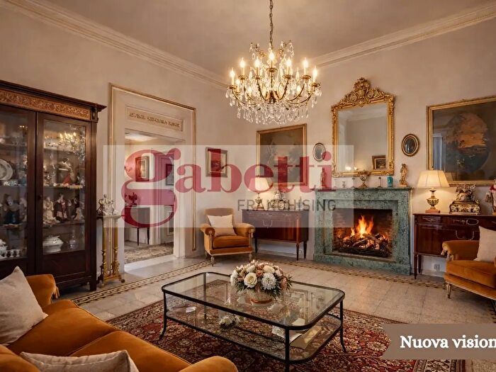 Appartamento con 7 locali in vendita in Vico Santo Spirito di Palazzo, Napoli