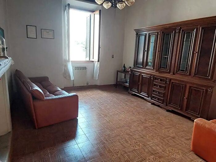 Appartamento quadrilocale in vendita in Via Roma, Asciano