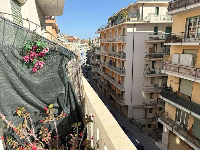 Appartamento trilocale in vendita in Sanremo