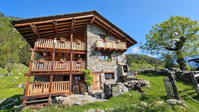 Casa con 6 locali in vendita in Campertogno