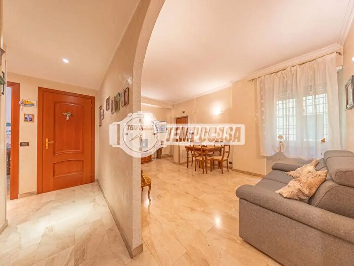 Appartamento trilocale in vendita in Via Sampiero di Bastelica, Roma