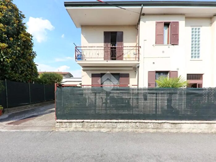 Appartamento trilocale in vendita in Via Solferino E San Martino, Roverbella