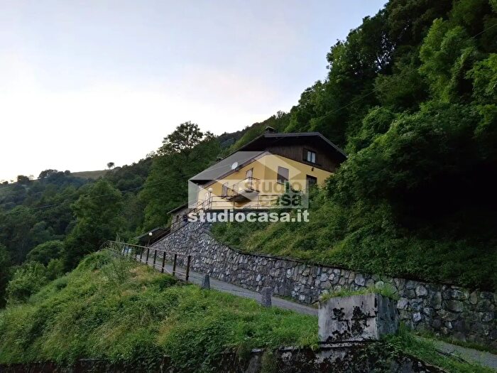 Casa quadrilocale in vendita in Grasso, Valtorta