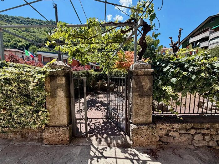 Appartamento con 6 locali in vendita in Via Marconi, Capizzone