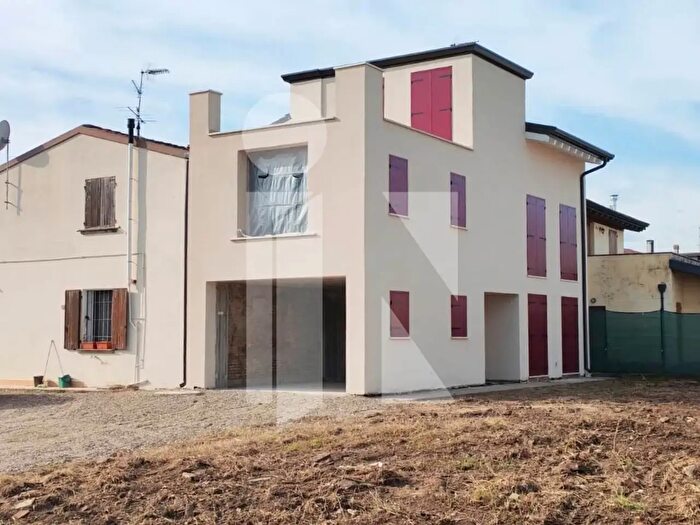 Casa con 7 locali in vendita in Bagnolo San Vito