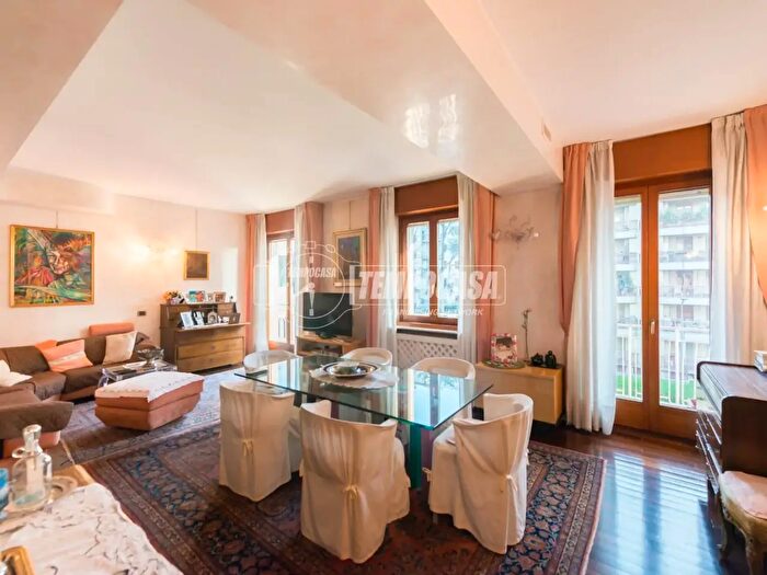 Appartamento trilocale in vendita in Via dei Benedettini, Milano