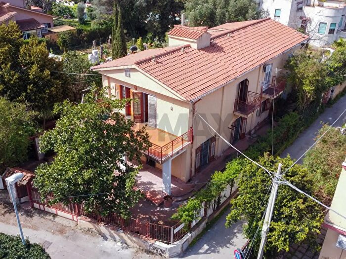 Casa con 8 locali in vendita in Via Antigone, Palermo
