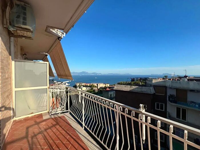 Appartamento trilocale in affitto in Via Manzoni p, Napoli