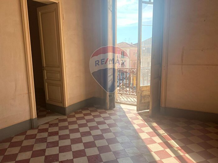 Appartamento con 13 locali in vendita in Via Teatro, Paterno