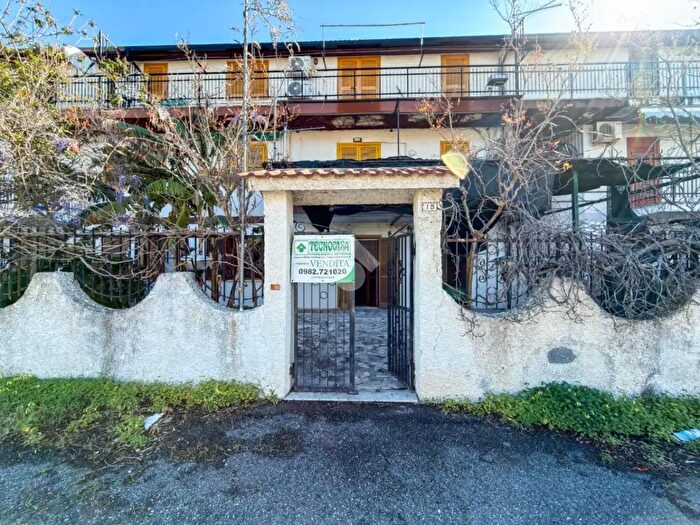 Appartamento trilocale in vendita in Via Marinella, Falconara Albanese