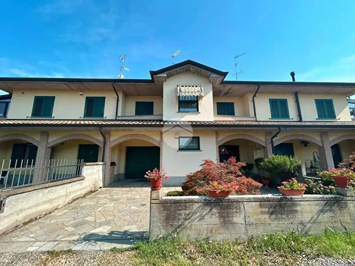 Casa con 6 locali in vendita in Via Sartirana, Torre Beretti e Castellaro