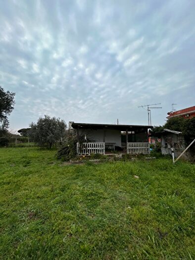 Appartamento trilocale in vendita in Via dei Gelsomini, Pomezia