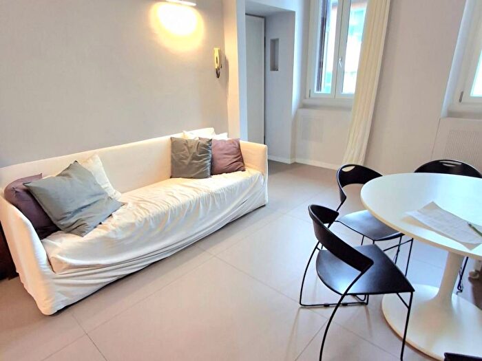 Casa trilocale in affitto in Via Ruggero di Lauria, Sempione, Milano