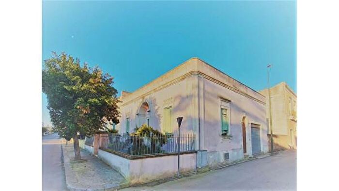 Casa quadrilocale in vendita in Via Roma, Collepasso