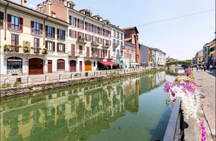 Appartamento trilocale in vendita in Alzaia Naviglio Grande, Milano