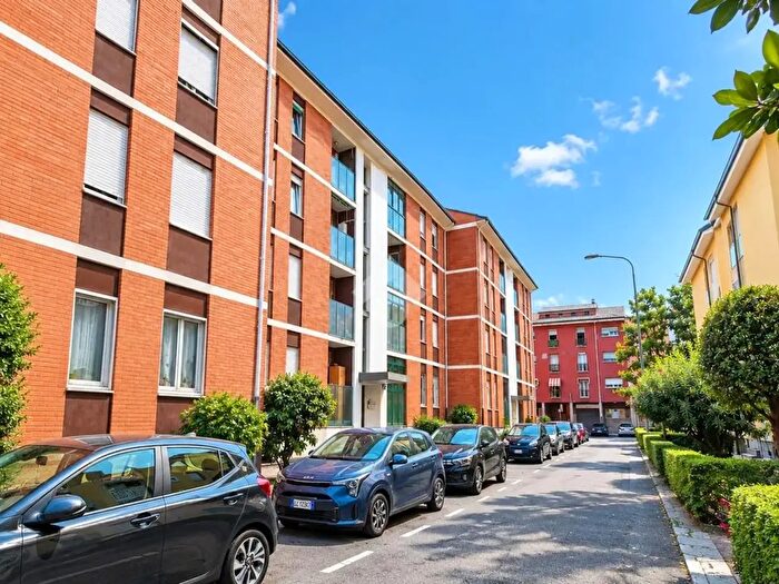 Appartamento trilocale in vendita in Via Val Trompia, Milano