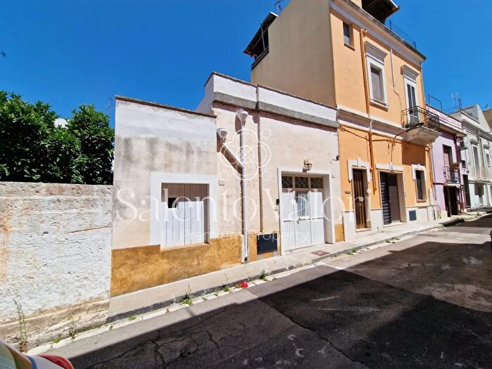 Casa bilocale in vendita in Via Cavour Snc, Parabita