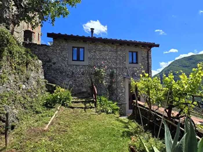Casa quadrilocale in vendita in Via Umberto I, Bagni Di Lucca