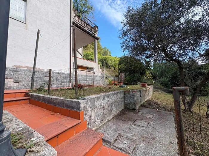 Casa con 6 locali in vendita in Via Giovan Pietro Vitali, Massa