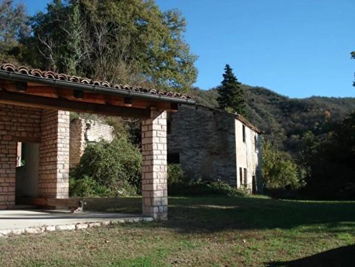 Casa con 6 locali in vendita in Cagli