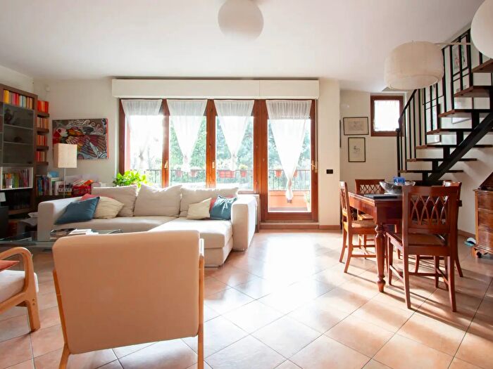 Appartamento con 5 locali in vendita in Via Tevere, Lainate