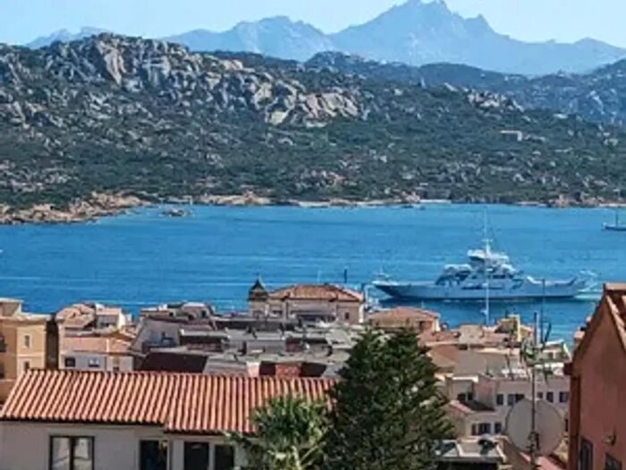 Appartamento trilocale in vendita in Via Edmondo De Amicis, La Maddalena