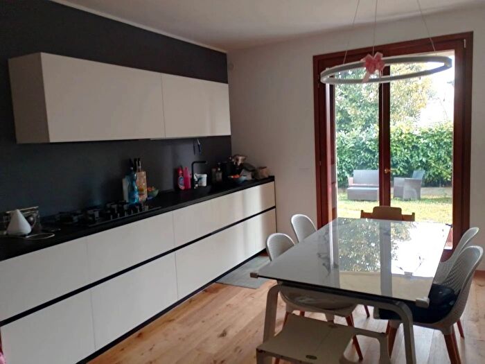 Appartamento trilocale in vendita in Via Gobbi Venezia, Venezia