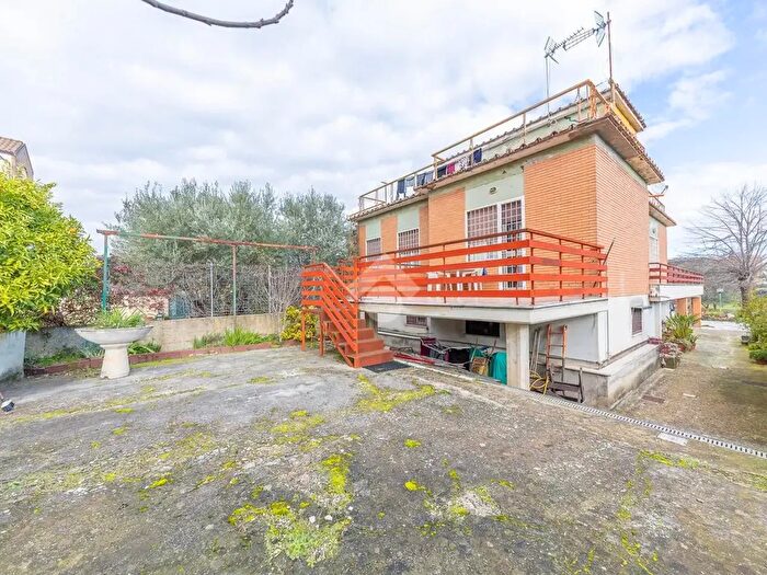 Casa con 7 locali in vendita in Via del Fosso di SantAndrea, Roma