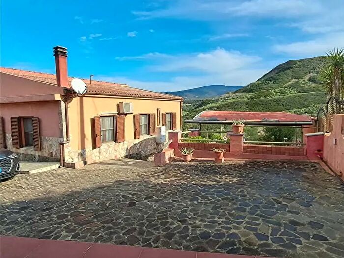 Casa con 5 locali in vendita in Cuglieri