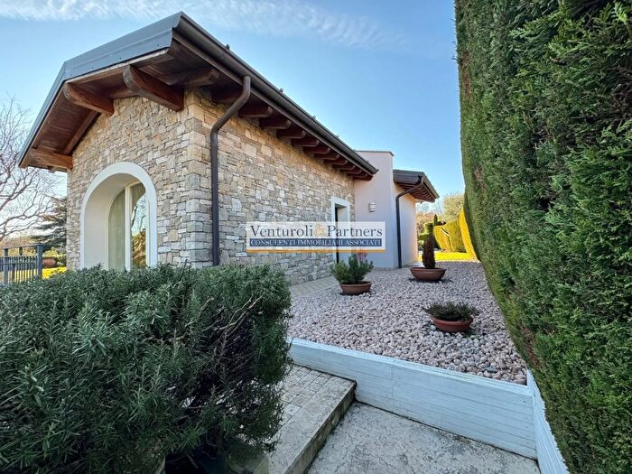 Casa quadrilocale in vendita in Via Pieve Vecchia, Manerba Del Garda