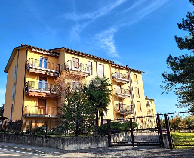 Appartamento trilocale in vendita in Via Papa Giovanni XXIII, Besana In Brianza