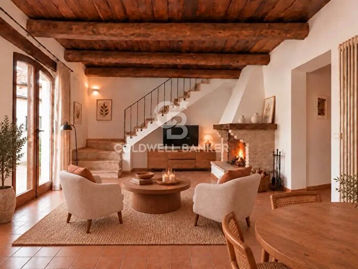 Casa quadrilocale in vendita in Piazza Giardini Raffaello Sanzio, Tavoleto