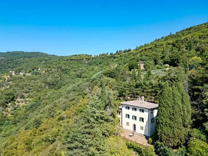 Casa con 6 locali in vendita in Case Sparse Santa Maria Nuova, Cortona