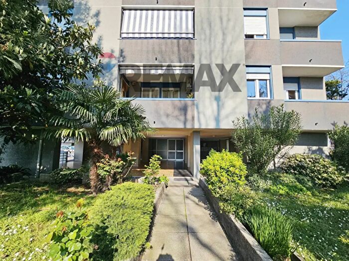 Appartamento trilocale in vendita in Via Cavaliere Carlo Azimonti, Busto Arsizio