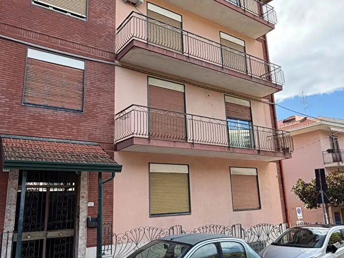 Appartamento bilocale in vendita in Via Trieste, Aci Castello